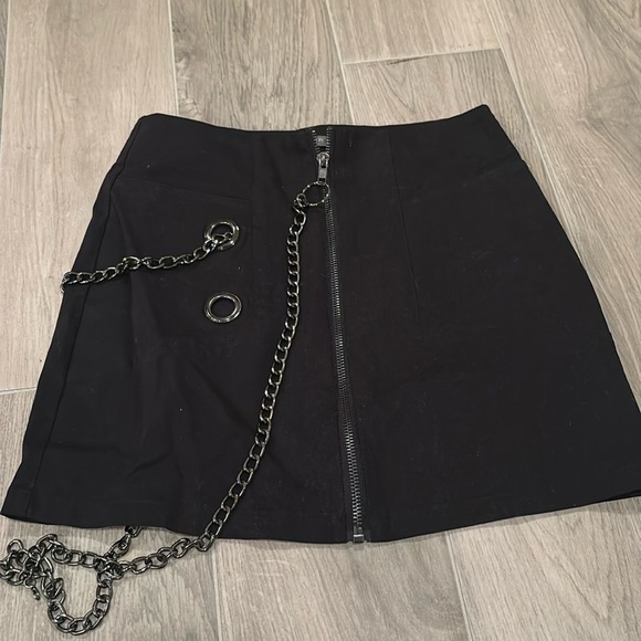 Carmar Women’s Black Skirt With Chains Size 4 - Picture 1 of 5